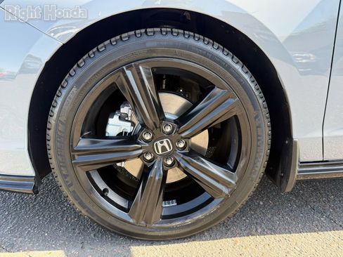 Used 2023 Honda Accord Sport image 11