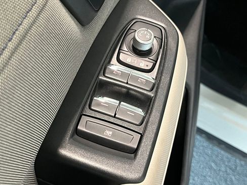 Used 2025 Subaru Forester Premium AWD/4WD image 32