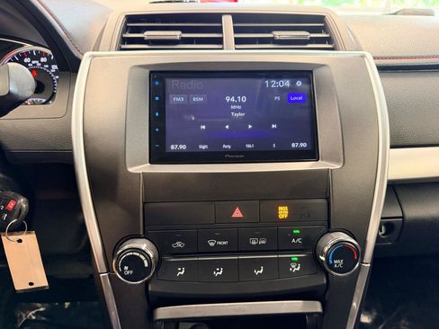 Used 2015 Toyota Camry SE FWD image 32