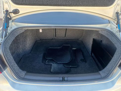 Used 2010 Volkswagen Jetta TDI image 9