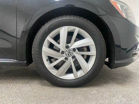 Used 2018 Volkswagen Passat 2.0T SE image 29