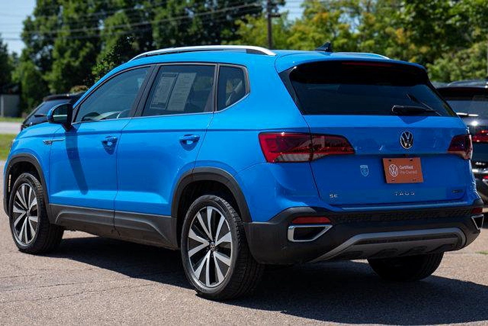 Certified 2023 Volkswagen Taos SE w/ Panoramic Sunroof Package AWD/4WD image 4