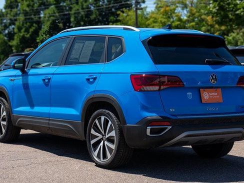 Certified 2023 Volkswagen Taos SE w/ Panoramic Sunroof Package AWD/4WD image 4