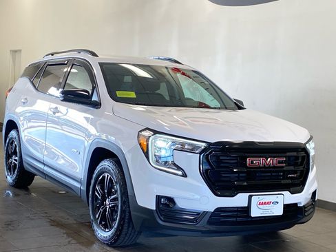 Used 2023 GMC Terrain AT4 AWD/4WD image 2
