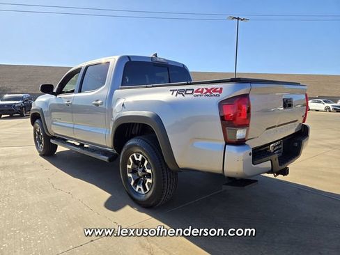 Used 2019 Toyota Tacoma TRD Off-Road AWD/4WD image 4
