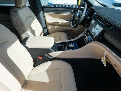 New 2026 Jeep Grand Cherokee Limited image 17