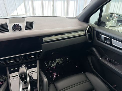 Used 2022 Porsche Cayenne Platinum Edition AWD/4WD image 30