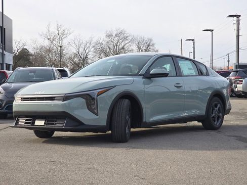 New 2025 Kia K4 LXS image 10