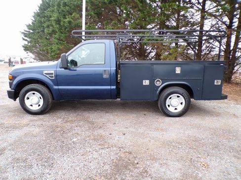 Used 2009 Ford F250 2WD Regular Cab Super Duty image 2