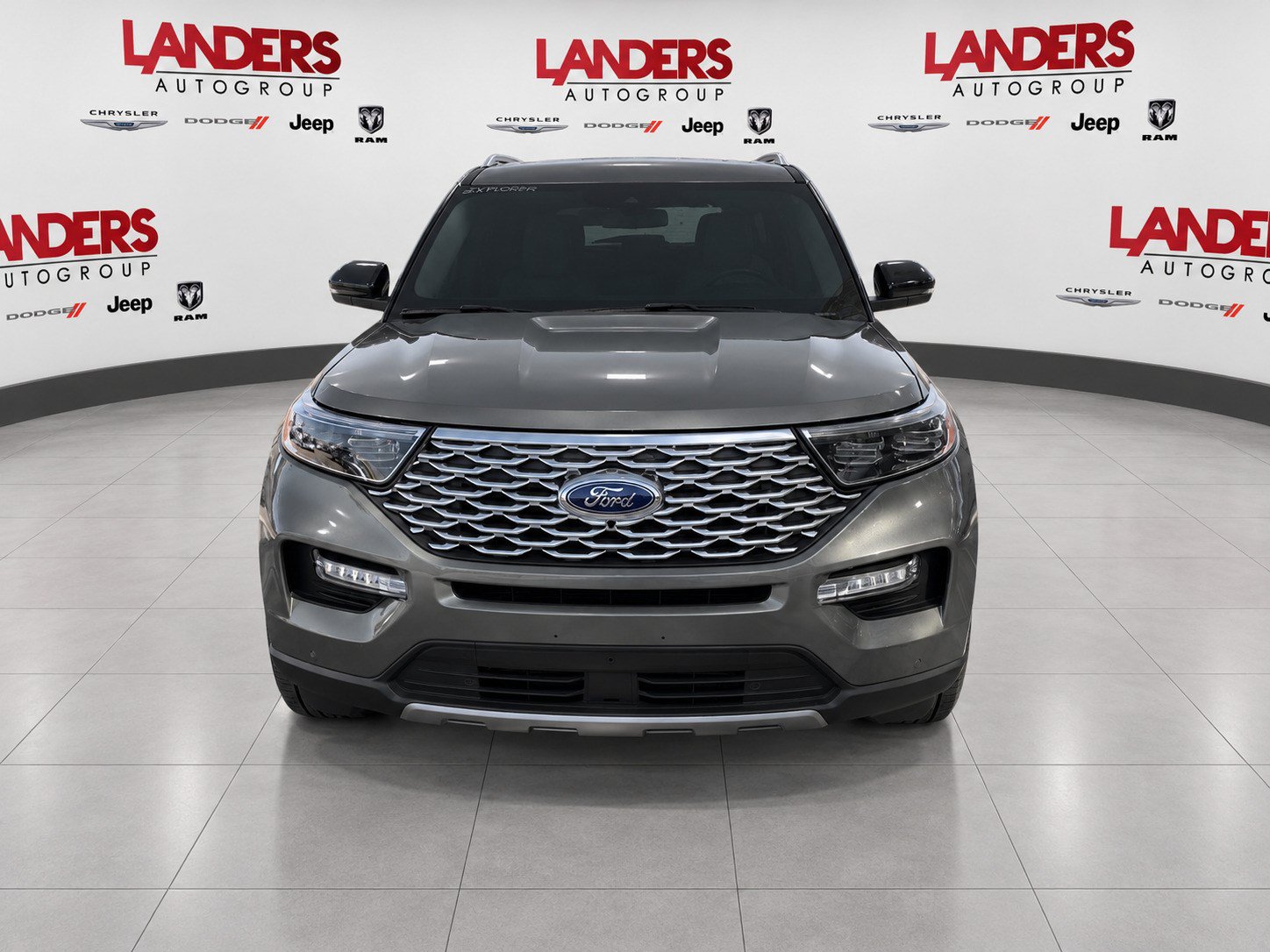 Certified 2020 Ford Explorer Platinum w/ Premium Technology Package AWD/4WD image 2