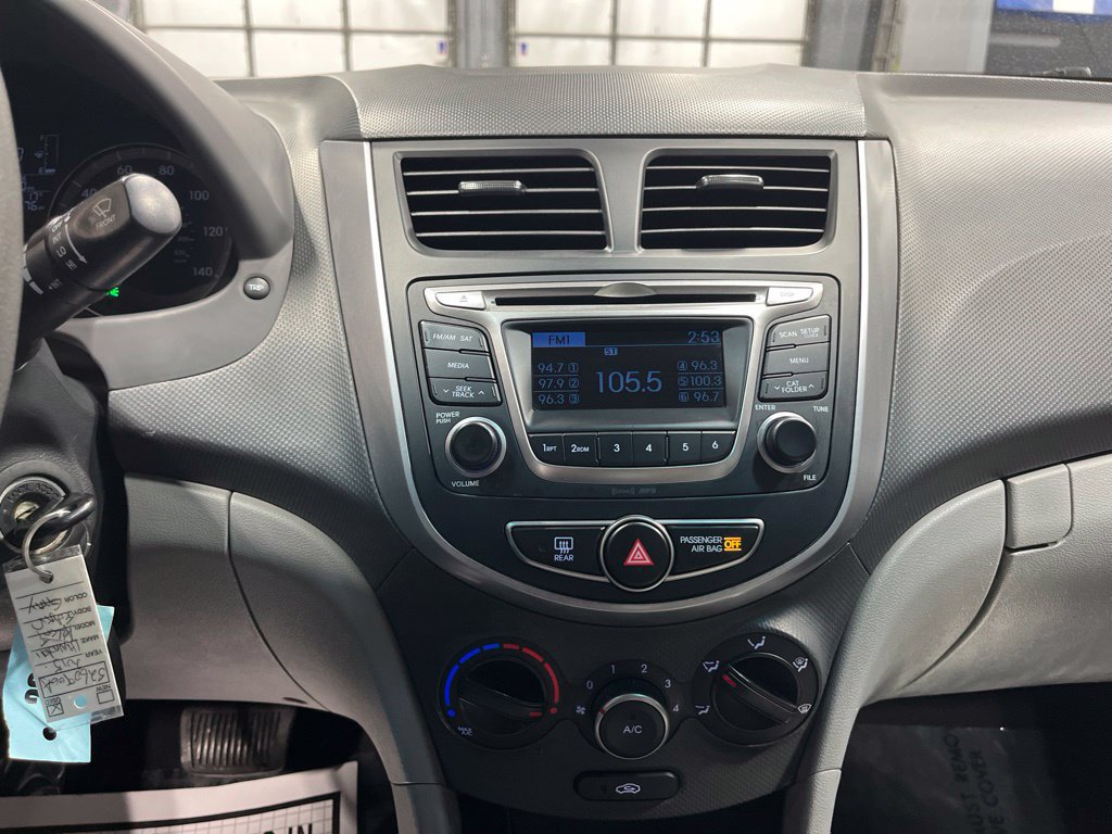 Used 2015 Hyundai Accent GLS FWD image 22