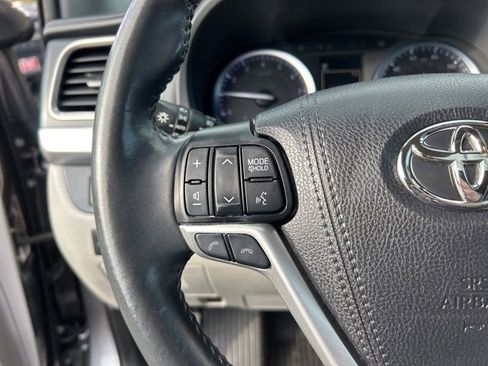 Used 2019 Toyota Highlander XLE image 22