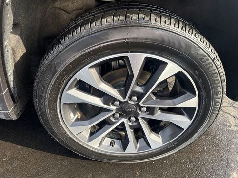 Used 2022 Jeep Grand Cherokee Overland w/ Adv Protech Group III image 37