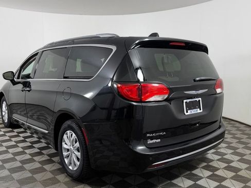 Used 2017 Chrysler Pacifica Touring-L Plus FWD image 5