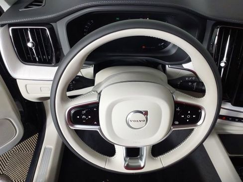 New 2026 Volvo XC60 B5 Ultra w/ Climate Package image 30