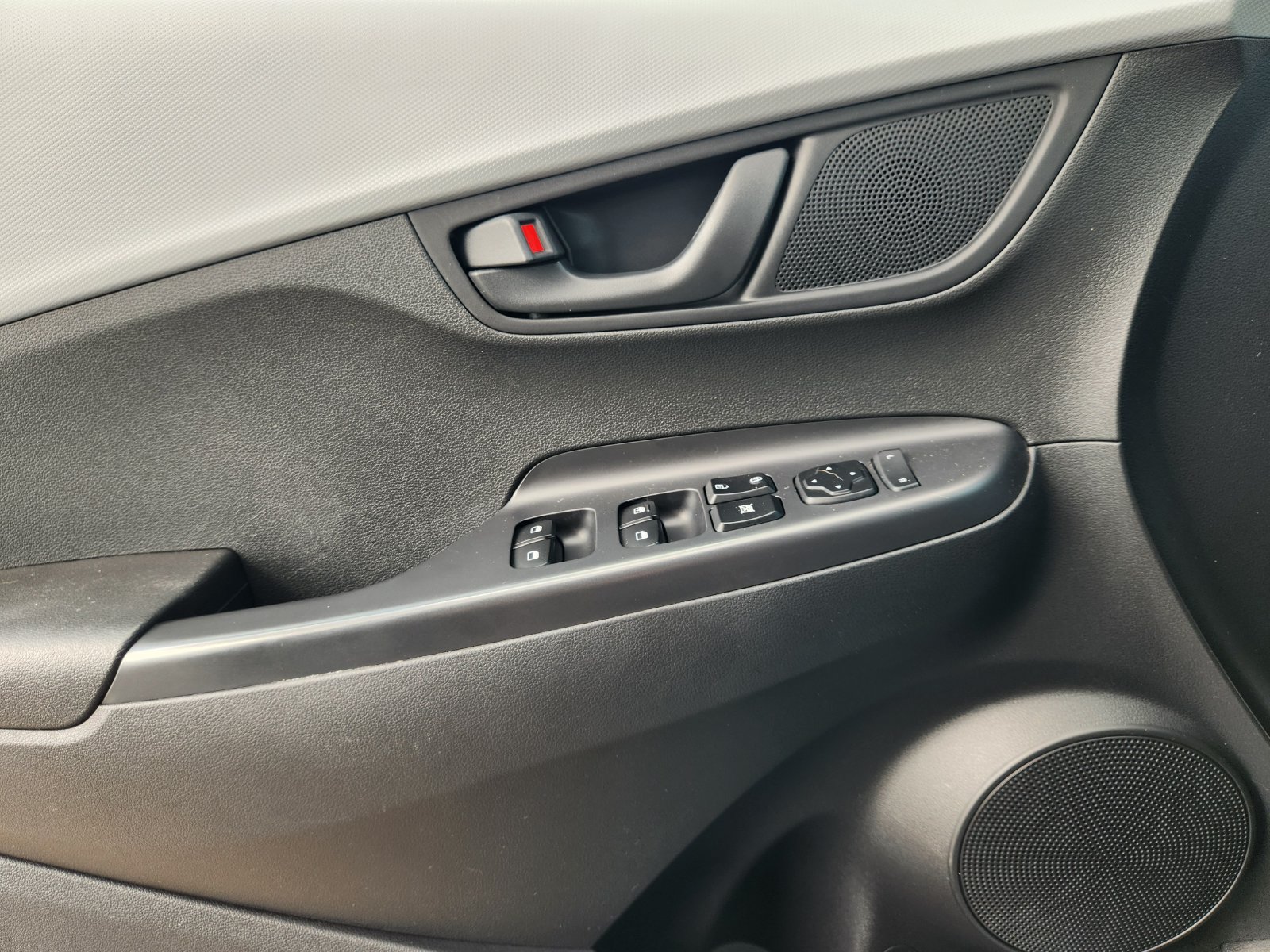Used 2018 Hyundai Kona SE FWD image 24
