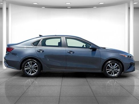 Used 2024 Kia Forte LXS FWD image 8
