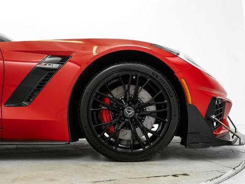 Used 2015 Chevrolet Corvette Z06 w/ 3LZ Preferred Equipment Group image 13