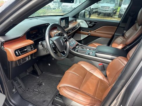 Used 2022 Lincoln Aviator Reserve w/ Equipment Group 201A AWD/4WD image 9