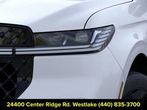 New 2026 Lincoln Navigator Reserve w/ Jet Appearance Package AWD/4WD image 18