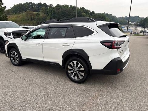Used 2023 Subaru Outback Limited AWD/4WD image 3