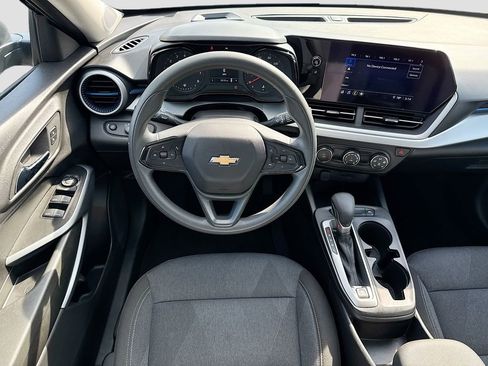 Used 2025 Chevrolet Trax LS image 20