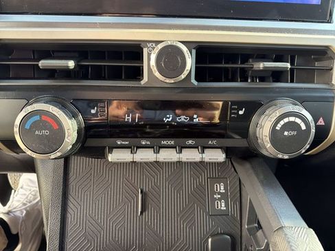 Used 2025 Toyota Tacoma TRD Off-Road AWD/4WD image 21