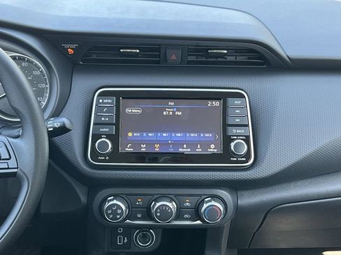 New 2025 Nissan Kicks Play S image 5