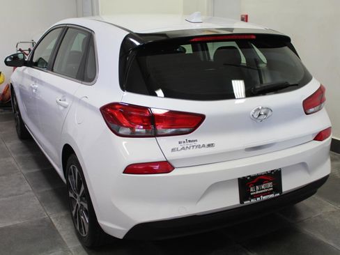 Used 2018 Hyundai Elantra GT FWD image 4