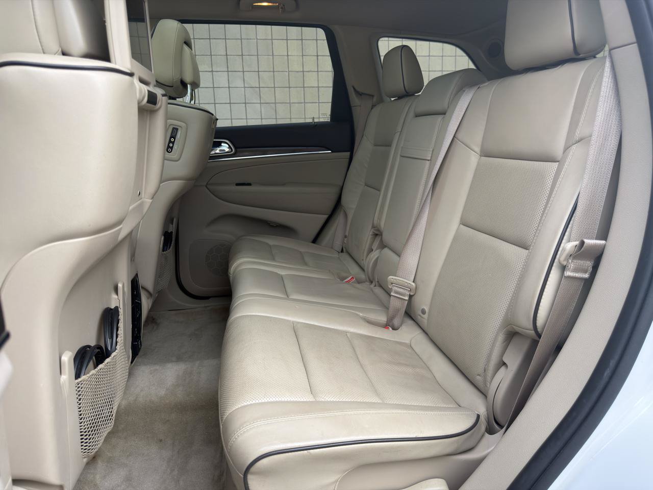 Used 2015 Jeep Grand Cherokee Overland w/ Advanced Technology Group AWD/4WD image 38