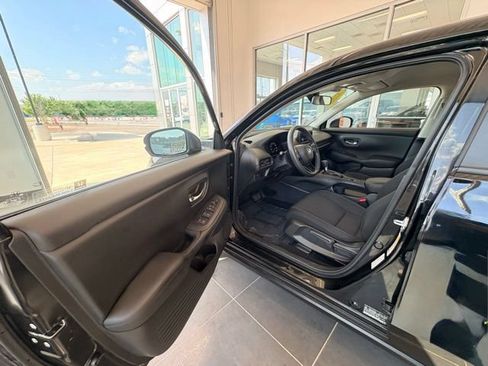 Used 2025 Honda HR-V LX image 18