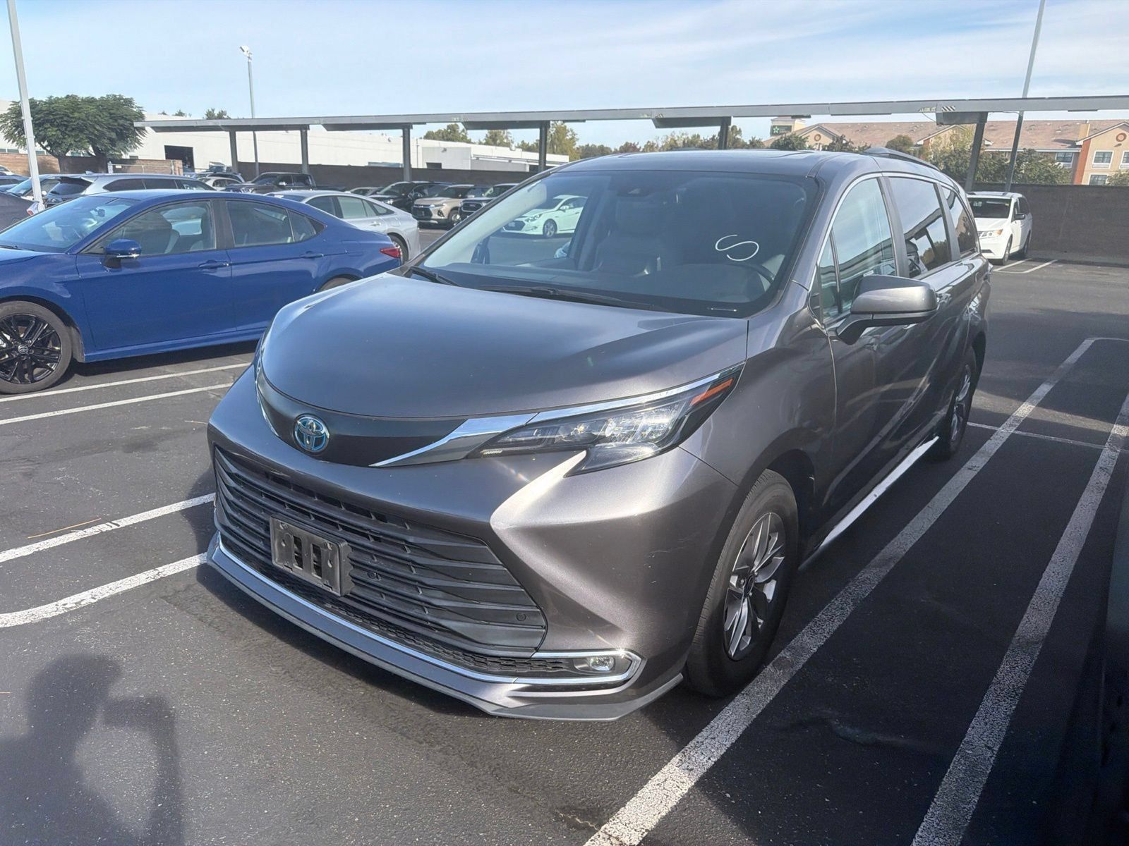 Certified 2024 Toyota Sienna XLE FWD image 4