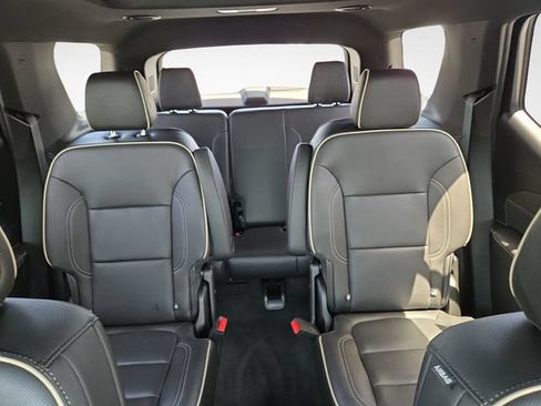 Used 2023 Chevrolet Traverse Premier AWD/4WD image 30