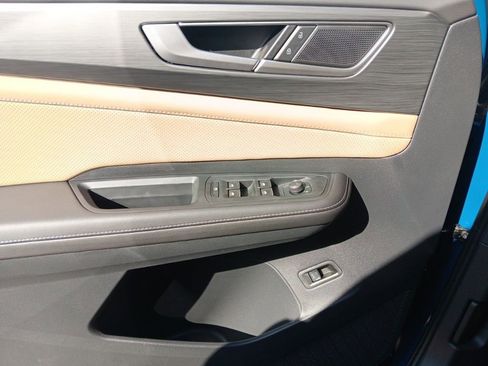 Used 2025 Volkswagen Atlas Cross Sport SE w/ Panoramic Sunroof Package image 12