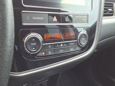 Used 2019 Mitsubishi Outlander SEL AWD/4WD image 32