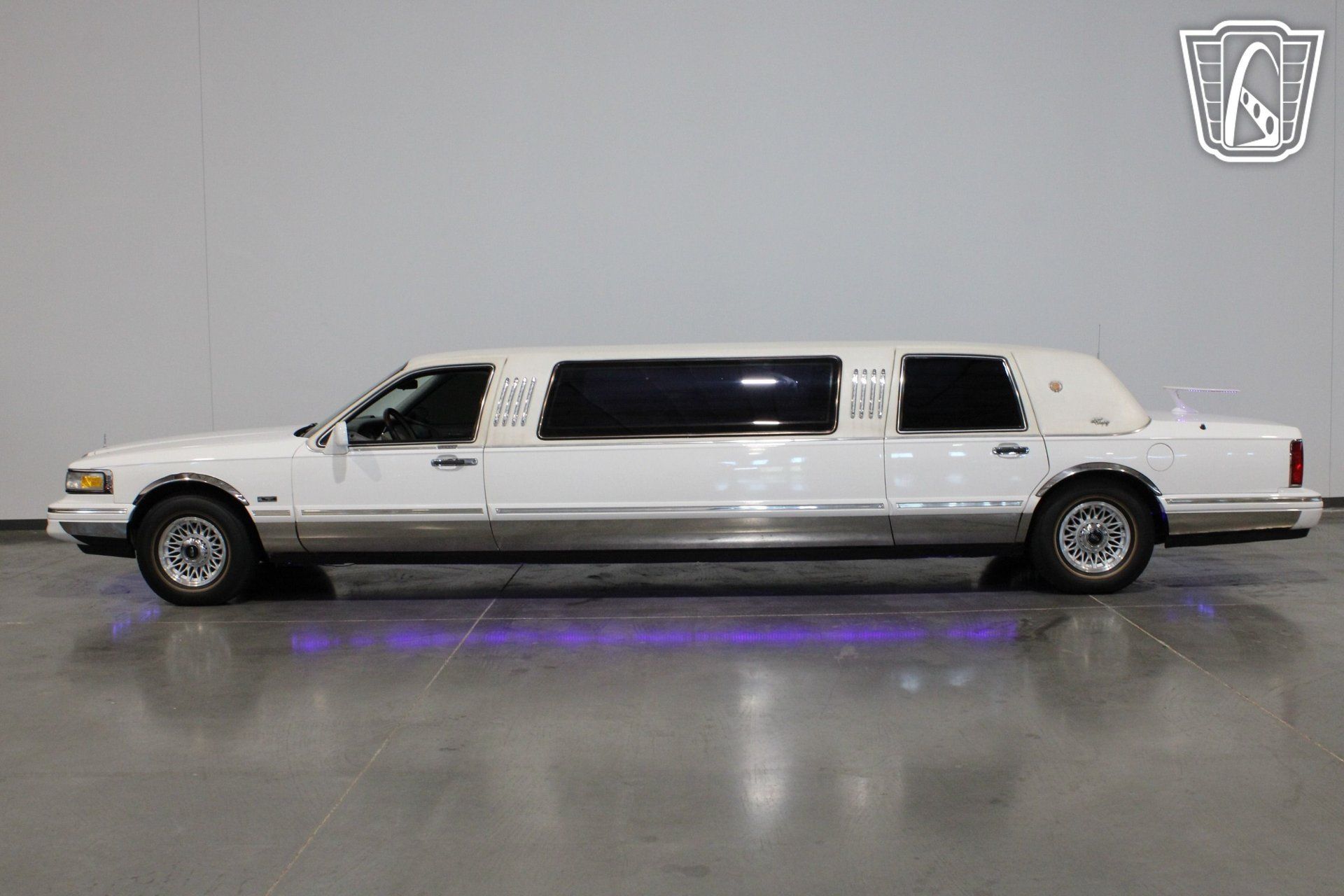 Used 1996 Lincoln Town Car Executive RWD image 29