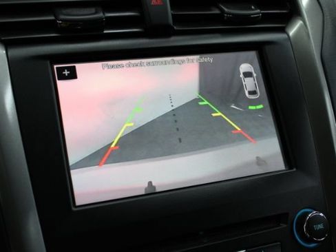 Used 2018 Ford Fusion SE FWD image 18
