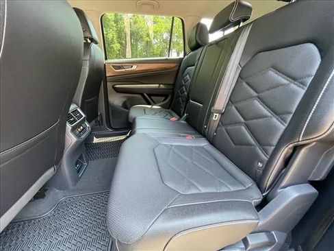 Used 2026 Volkswagen Atlas SE FWD image 9