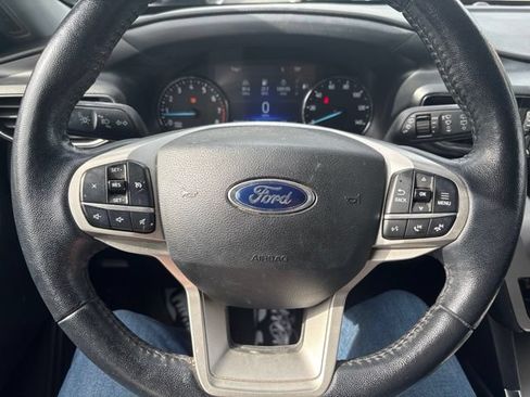 Used 2021 Ford Explorer XLT w/ Equipment Group 202A AWD/4WD image 14