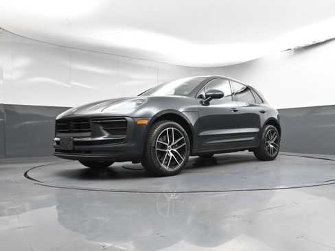 Used 2022 Porsche Macan image 30