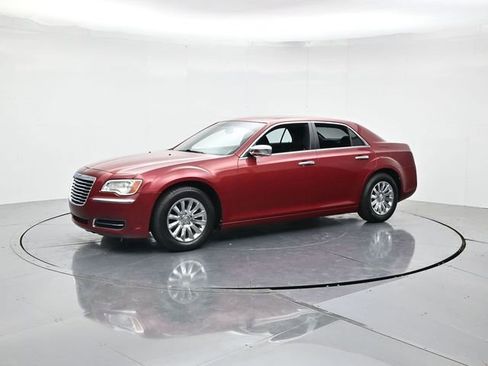 Used 2013 Chrysler 300 RWD image 5