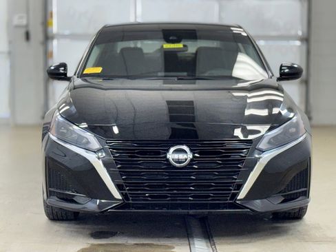 Used 2023 Nissan Altima 2.5 SV image 2