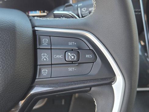 Certified 2023 Jeep Grand Cherokee Altitude image 18