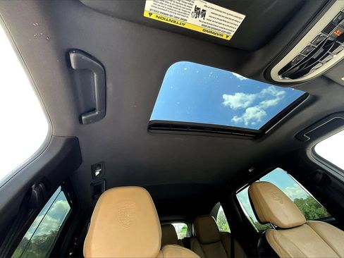 Used 2018 Porsche Cayenne Platinum Edition w/ Premium Package Plus image 20