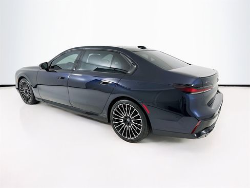 Used 2025 BMW 760i xDrive w/ Executive Package image 6