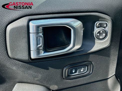 Used 2023 Jeep Wrangler Unlimited Sahara AWD/4WD image 23