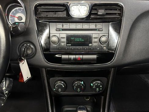 Used 2012 Chrysler 200 Touring image 14