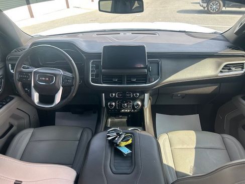 Used 2023 GMC Yukon SLT w/ SLT Premium Package RWD image 12