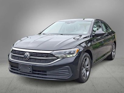 Used 2023 Volkswagen Jetta SE w/ Panoramic Sunroof Package
