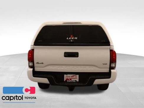 Certified 2022 Toyota Tacoma SR5 AWD/4WD image 4
